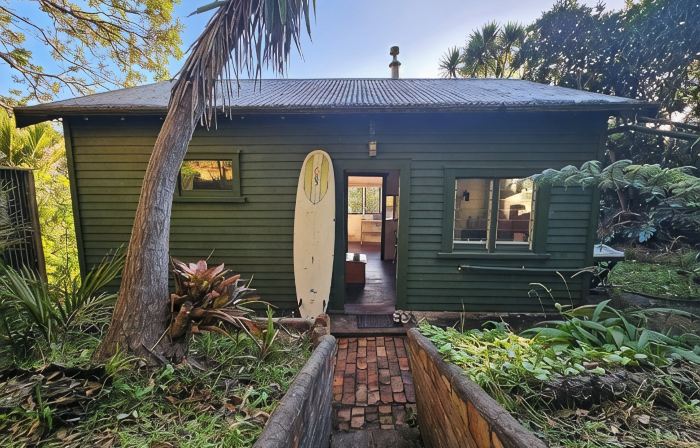 Classic Piha Bach - Seaview Road
