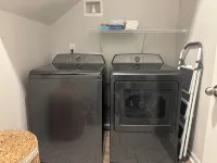 Pet friendly! King bed, smart TVs, mins to beaches from this brand new townhome