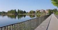 Parking with Free Private Parking and Access to 2 Bicycles. - 公寓