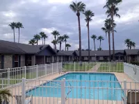 GOLFERS PARADISE - Pools