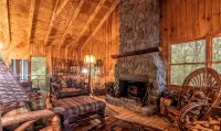 Luxury Cabin on the Lake & In The Trees