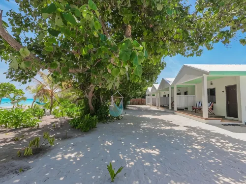 Clouds Beach Retreat Laamu Gan - parking