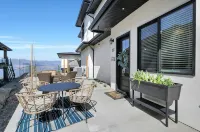 Vino Villa • Luxury 2BD • Spectacular Lakeview • Sunny Patio • Quiet Privacy - Biệt thự