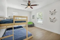 NEW remodeled Charming Home. 3-bedroom/2 full bath close to downtown Boerne.