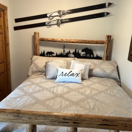 Mtn View Beauty- Walk to Slopes & Lake Lavinski- Top Rated Condo-Sleeps 5-Cheap