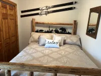 Mtn View Beauty- Walk to Slopes & Lake Lavinski- Top Rated Condo-Sleeps 5-Cheap
