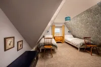 Old Duffus Farmhouse on Scottish Estate - stunning castle views - Boutique