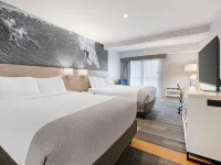 Best Western Oceanfront Hotels near Engine 15 Brewing Co.