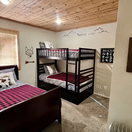 3BR+Loft, Pet-Friendly w/  Hot Tub + Arcade Hotels in Pine