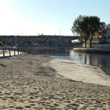 Beach Front Luxury Condo near Lake Havasu's London Bridge
