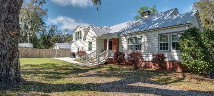PREMIER Landmark Home Located in Old Town Bluffton 블루프턴 호텔
