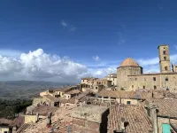 Historical Tuscan Home with  3 Bedrooms and 2 Baths with Beautiful Views. - Wifi