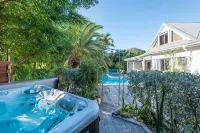 Beach 2 minutes' walk, private deck, tranquility - Villas