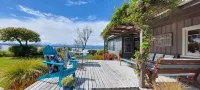 Bronte Tides Cottage. Stunning Sea View - Spacious 2 Bedrooms - Water Frontage - โฮมสเตย์