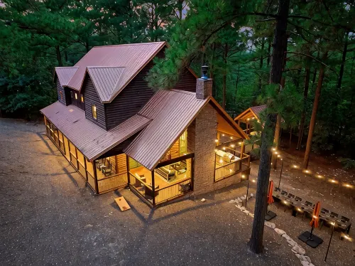 PICKLE & PUTT - Pickleball + Mini Golf + Games + Hot Tub + more - SLEEPS 22 - Chalets