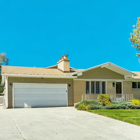 Hoskere Homes - 5 Bed 2.5 Bath Home: ~25 mins to Skiing/Hiking, 2 Car, RV Pad