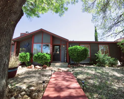 Cozy Swell House- Pet Friendly, Fenced Backyard: 2 King Beds - Boutique
