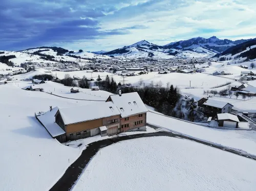 NEW - renovated Bitzi - with a view - Homestays