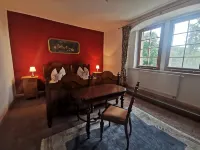 Quiet vacation apartment in a manor house, 5 minutes from the park Hotels in Eichsfeld