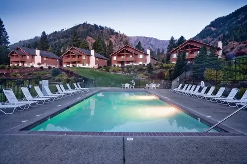 Golf Course View Condo • Quick Walk to Downtown Leavenworth & Resort Pools! - Boutique