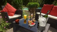 Spacious villa in theAude close to the sea, mountains, history and vineyards!