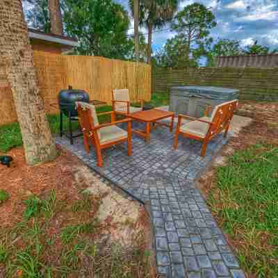 Indian River Escape ~ Hot Tub ~ Steps to River Hotel Exterior