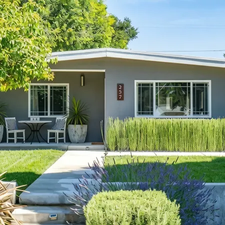 Close to Downtown! Gorgeous MidCentury w/fire pit