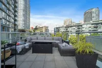 Luxury 3 Bedroom Townhome in Downtown Vancouver with Rooftop Patio - Bungalows