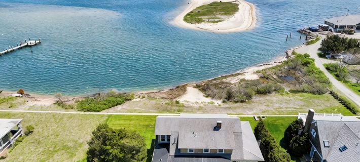 Charming 6-bedroom oceanfront cottage in Falmouth 이스트 팰머스 호텔