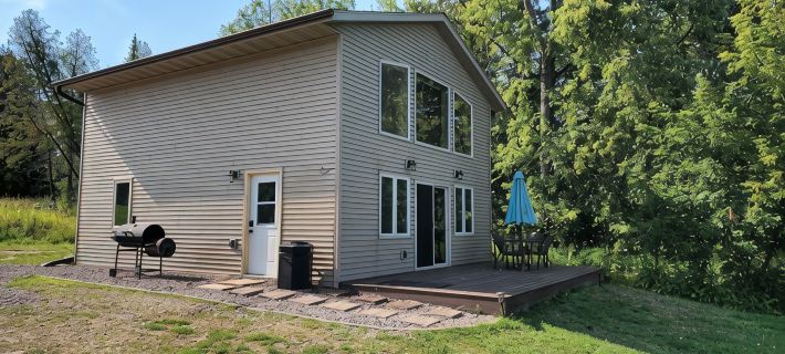 Beautiful Lakeside Grand Cabin Hotels in Aitkin County