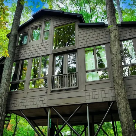 Magical Treehouse in Woods, Close many Wineries & Breweries, Pet Friendly!