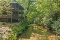 Private retreat at the waters edge of one of NE Ga premier trout streams. - Chalets