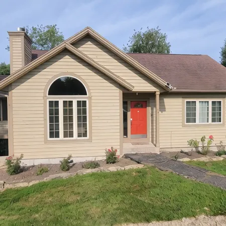 Rustic with a modern twist 3 bdr/3.5 bath chalet