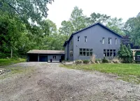 Secluded Farmhouse Retreat - Minutes from Mystic - 4-Star