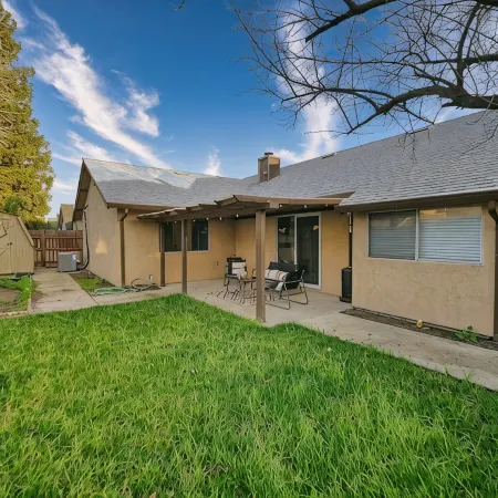 Cozy Family Retreat: Coffee Bar, Game Room and Pet Friendly