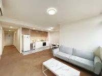 Mascot Two-bedroom apartment, with direct bus access to Sydney Airport and UNSW