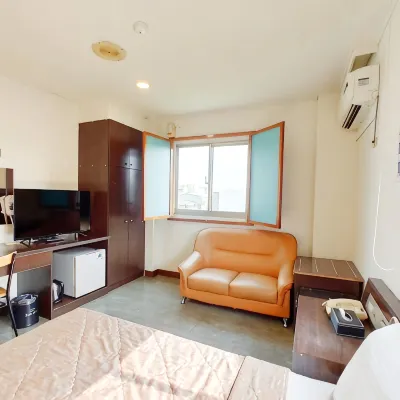 Royal Business Hotel 지지선 주변 호텔