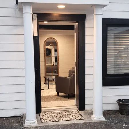 Luxury Town Square Condo king Bed & W/D