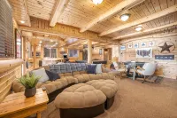 7K Sqft Lakefront Escape, Sandy Beach, Barrel Sauna, Game Room, Fire Pit