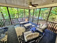 Lake Keowee Lakefront Cove, Private Dock, Boat Parking, Kayaks & more - 4-Star
