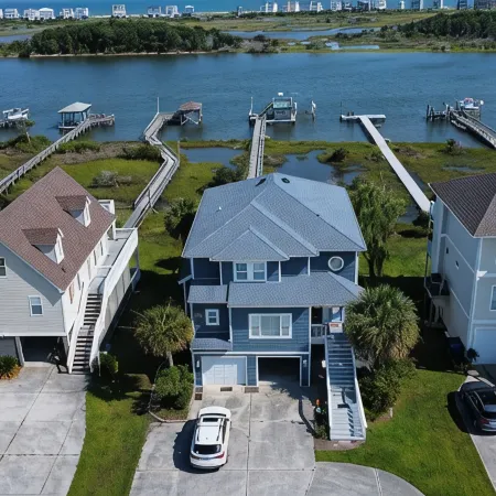 Enjoy the ICW overlooking N. Topsail Beach with Pier and 2 boat lifts. Pets OK