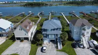 Enjoy the ICW overlooking N. Topsail Beach with Pier and 2 boat lifts. Pets OK - 4성급