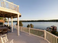 Lakefront w/ private dock, hot tub, game room, boat house hangout Hotels in Fallstown