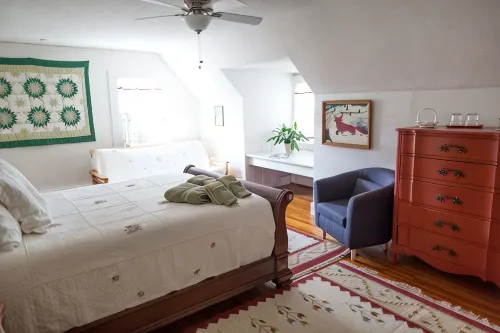 The Red Door B&B - Homestays