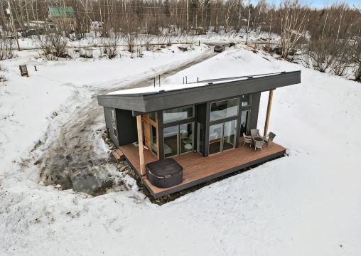 Cozy Bluff Getaway  with Hot Tub