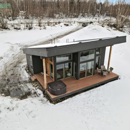 Cozy Bluff Getaway  with Hot Tub