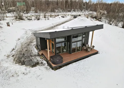 Cozy Bluff Getaway  with Hot Tub - Boutique