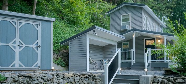 COOL CREEK COTTAGE: PSU Spring Creek Waterfront Oasis with Hot Tub Hotels in Centre County