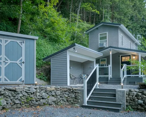 COOL CREEK COTTAGE: PSU Spring Creek Waterfront Oasis with Hot Tub Hotels in Benner Township