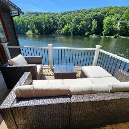 Waterfront Lake House. Near NYC and hiking trials. Complimentary kayaks provided